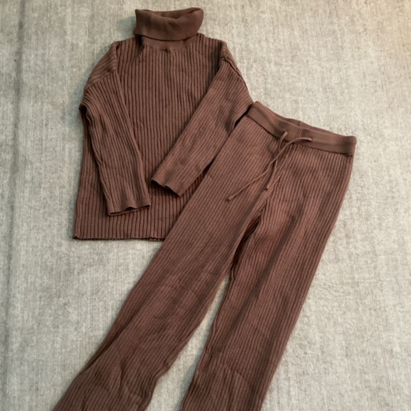 Brown Ribbed Knit Set - Picture 1 of 6